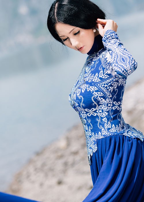 Hoa hau Suong Dang thuot tha ao dai o Ha Long-Hinh-2